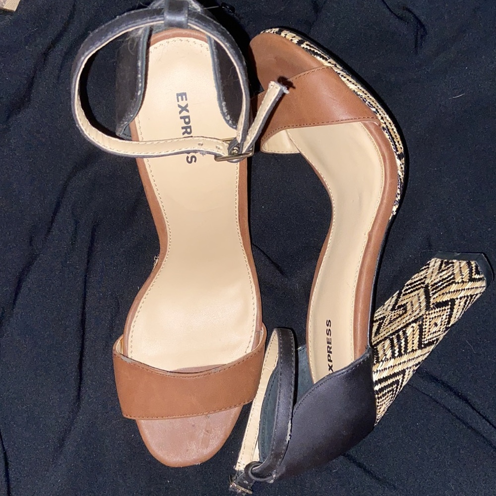 Express Sandals - Picture 2 of 4